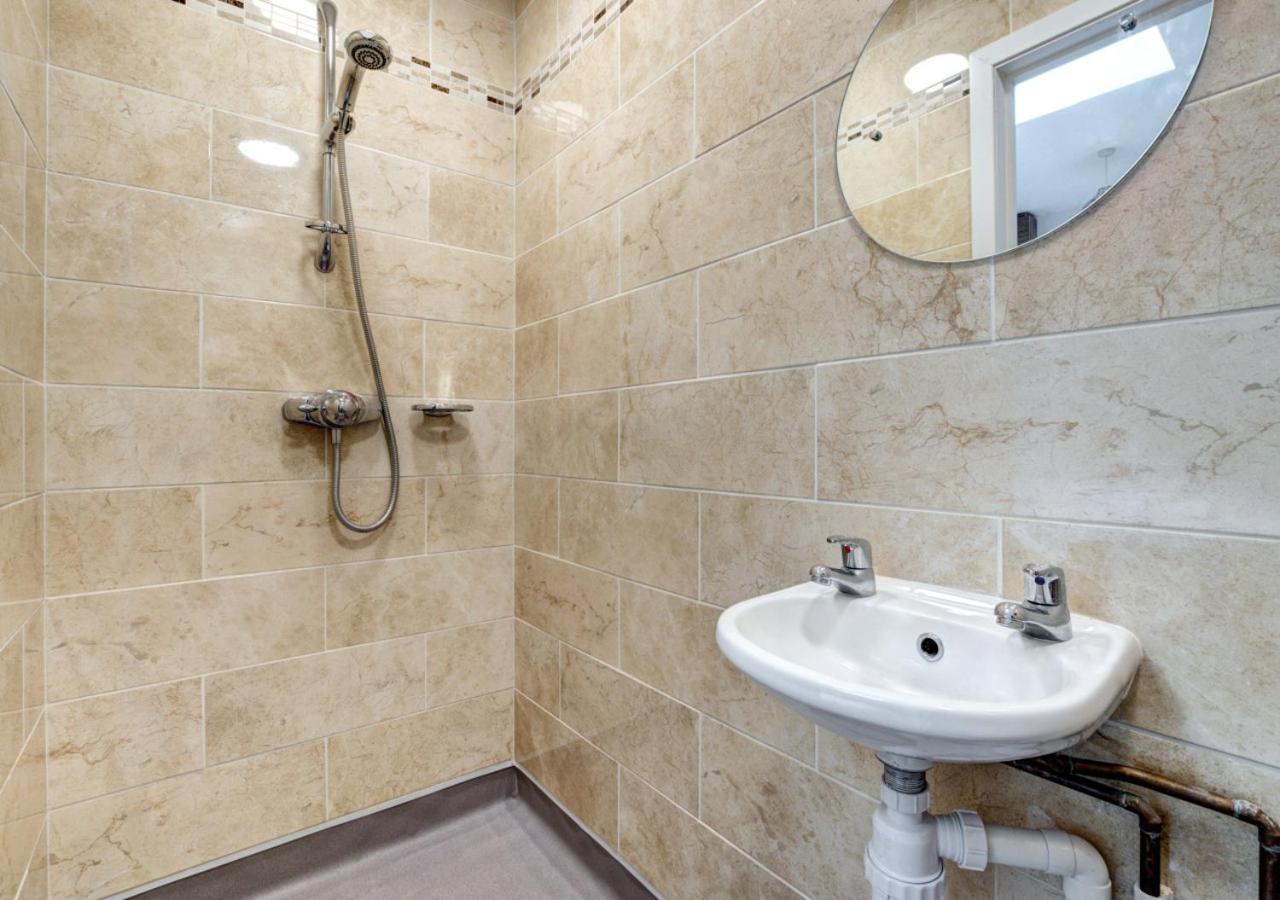 Oddicombe Hall Flat 2 *