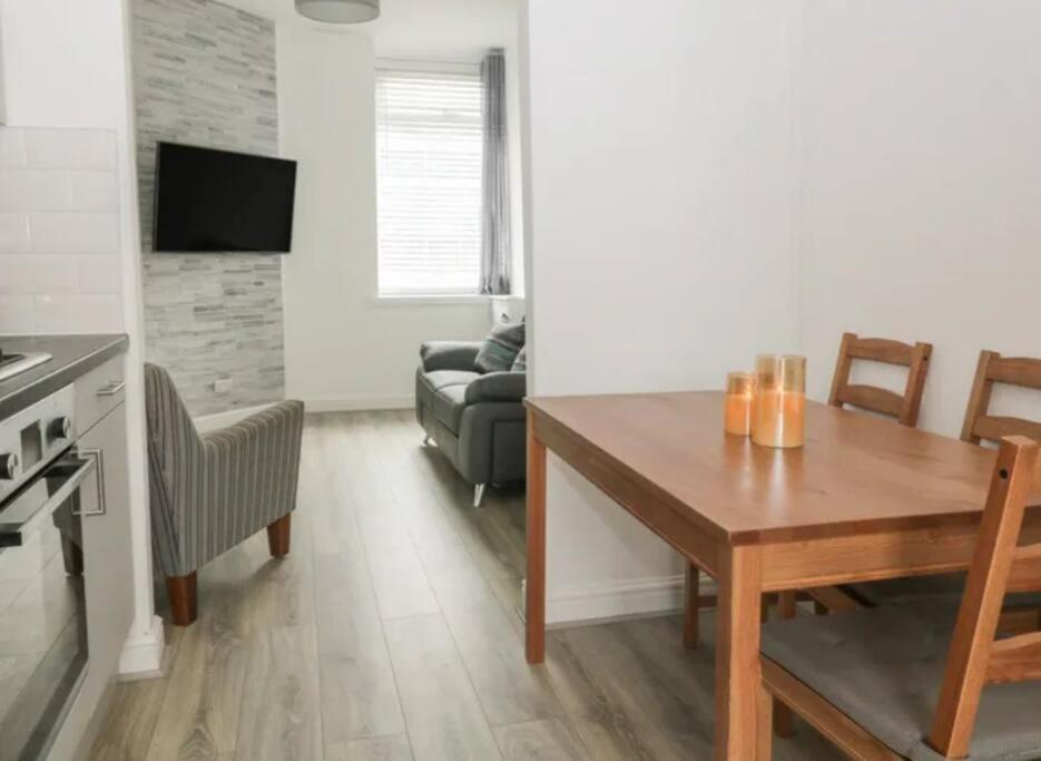 Holiday home Sandown - 2 Minutes Walk To The Downs, Restaurants Bars & Beaches *