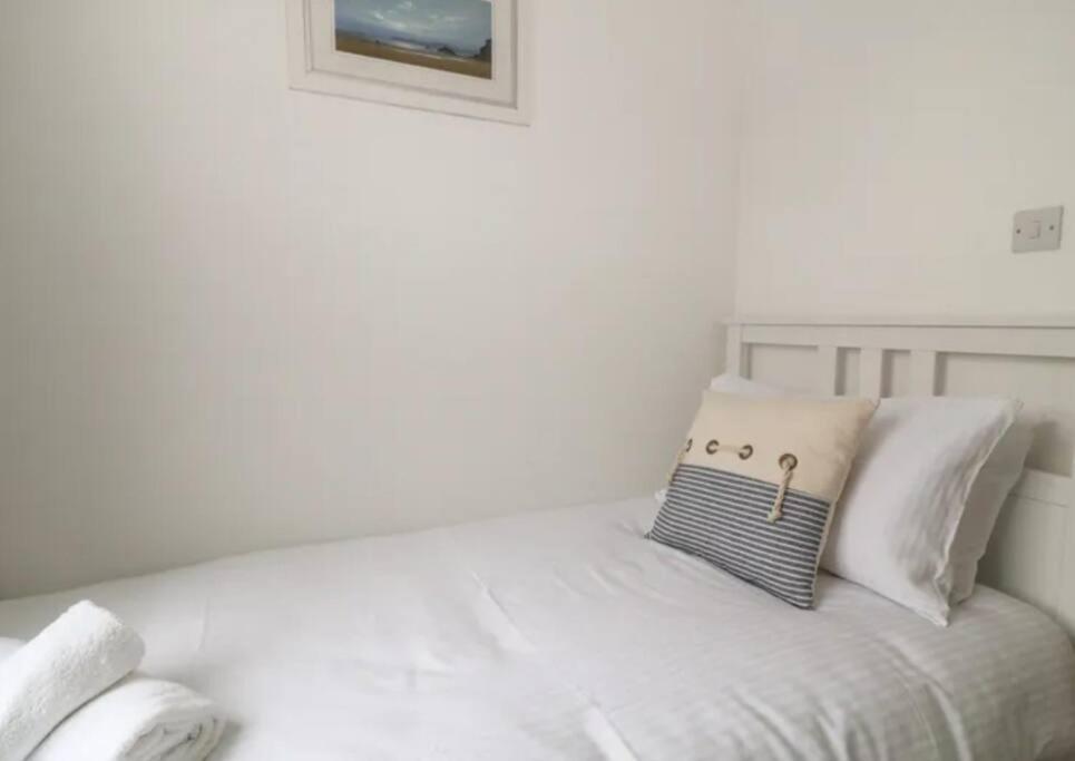 Sandown - 2 Minutes Walk To The Downs, Restaurants Bars & Beaches