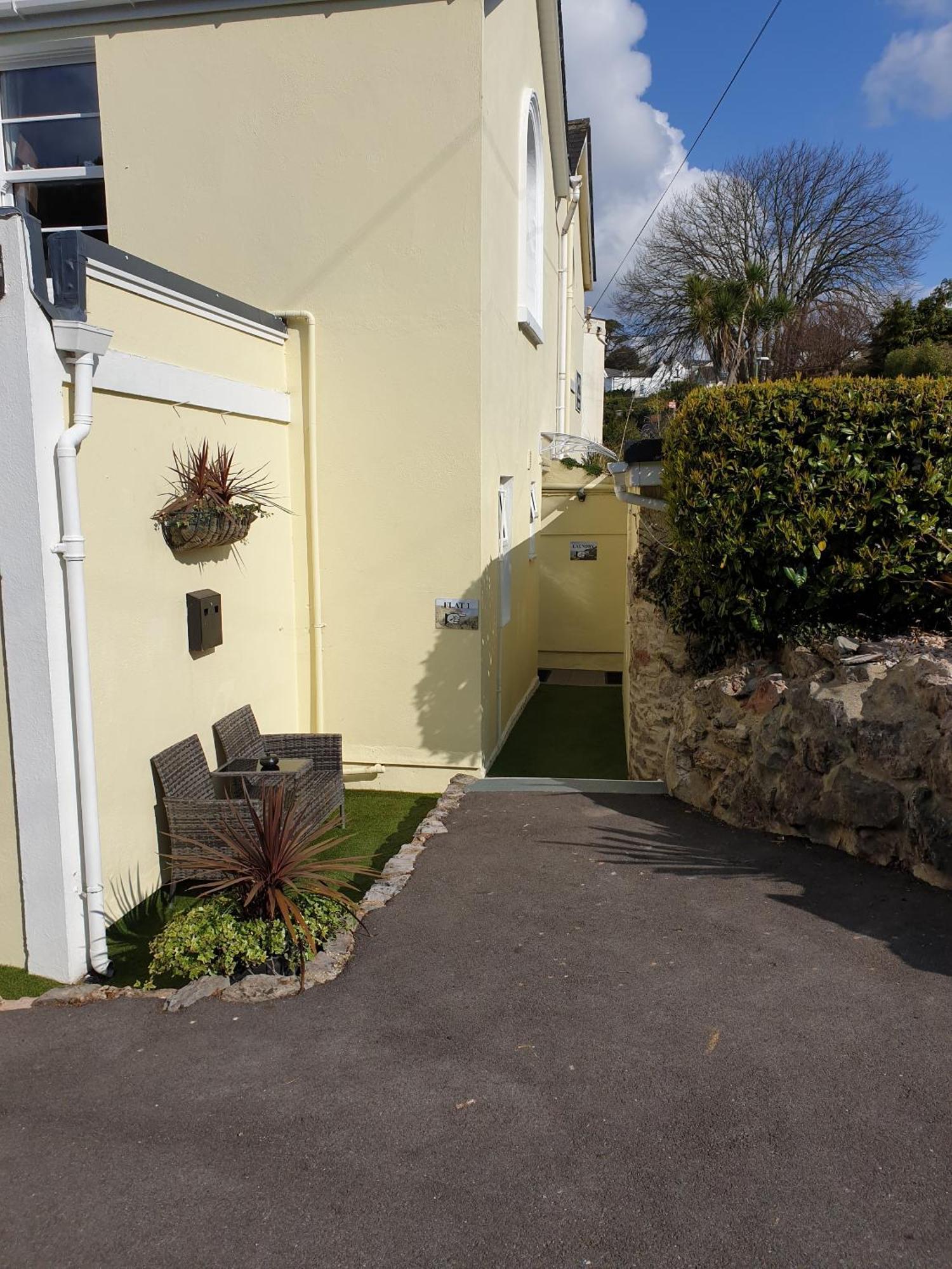 Appletorre House Flats - Pet Friendly And Private Parking Torquay