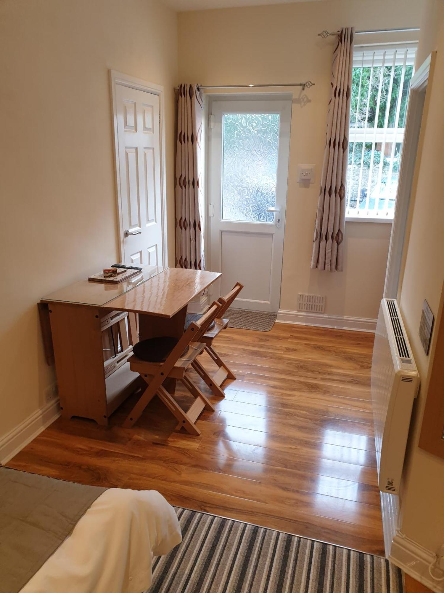 Appletorre House Flats - Pet Friendly And Private Parking *