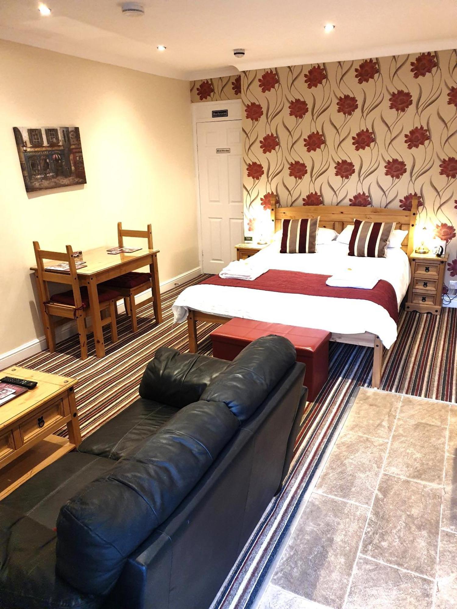 Appletorre House Flats - Pet Friendly And Private Parking Apartment