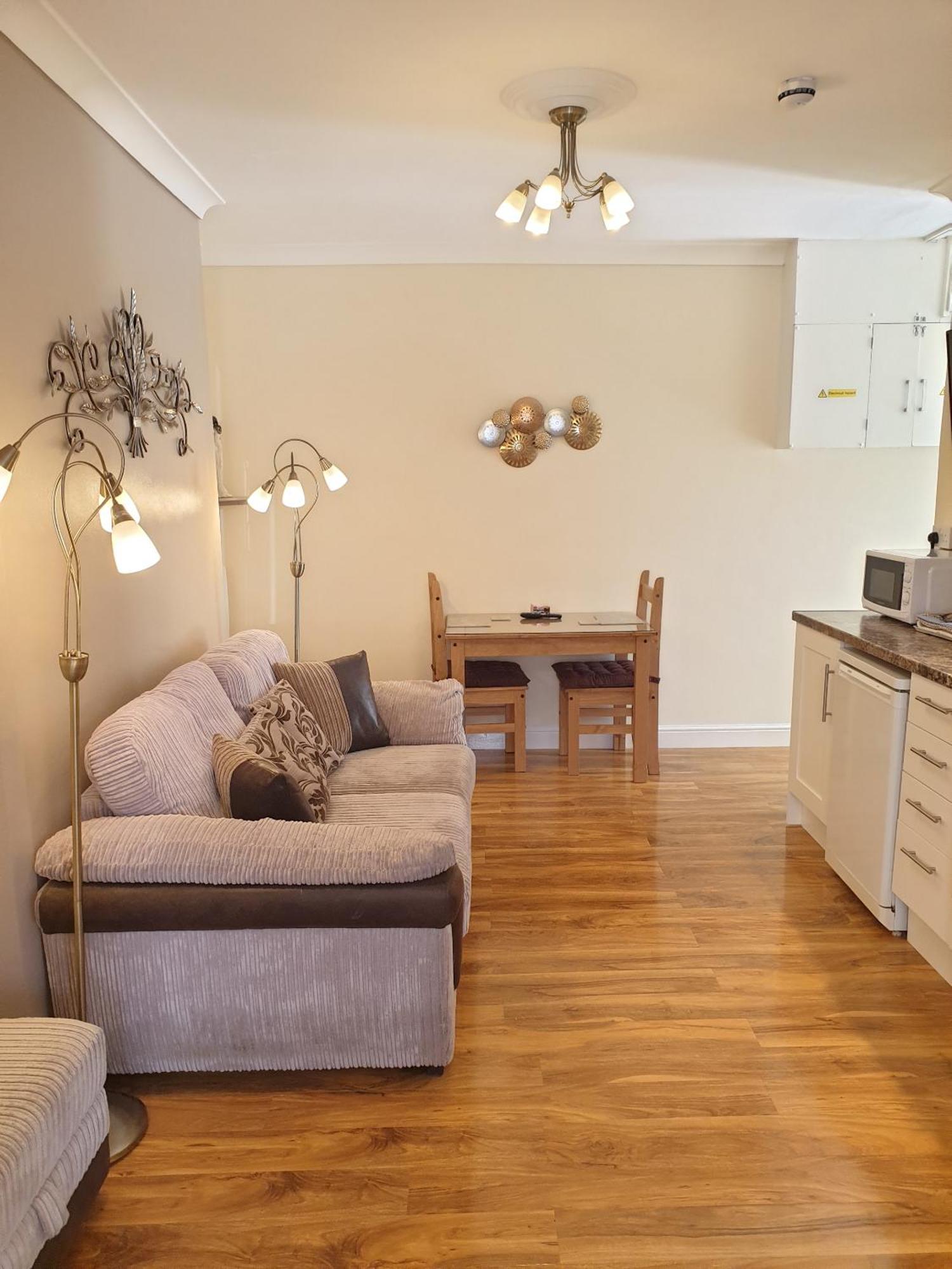 Appletorre House Flats - Pet Friendly And Private Parking *