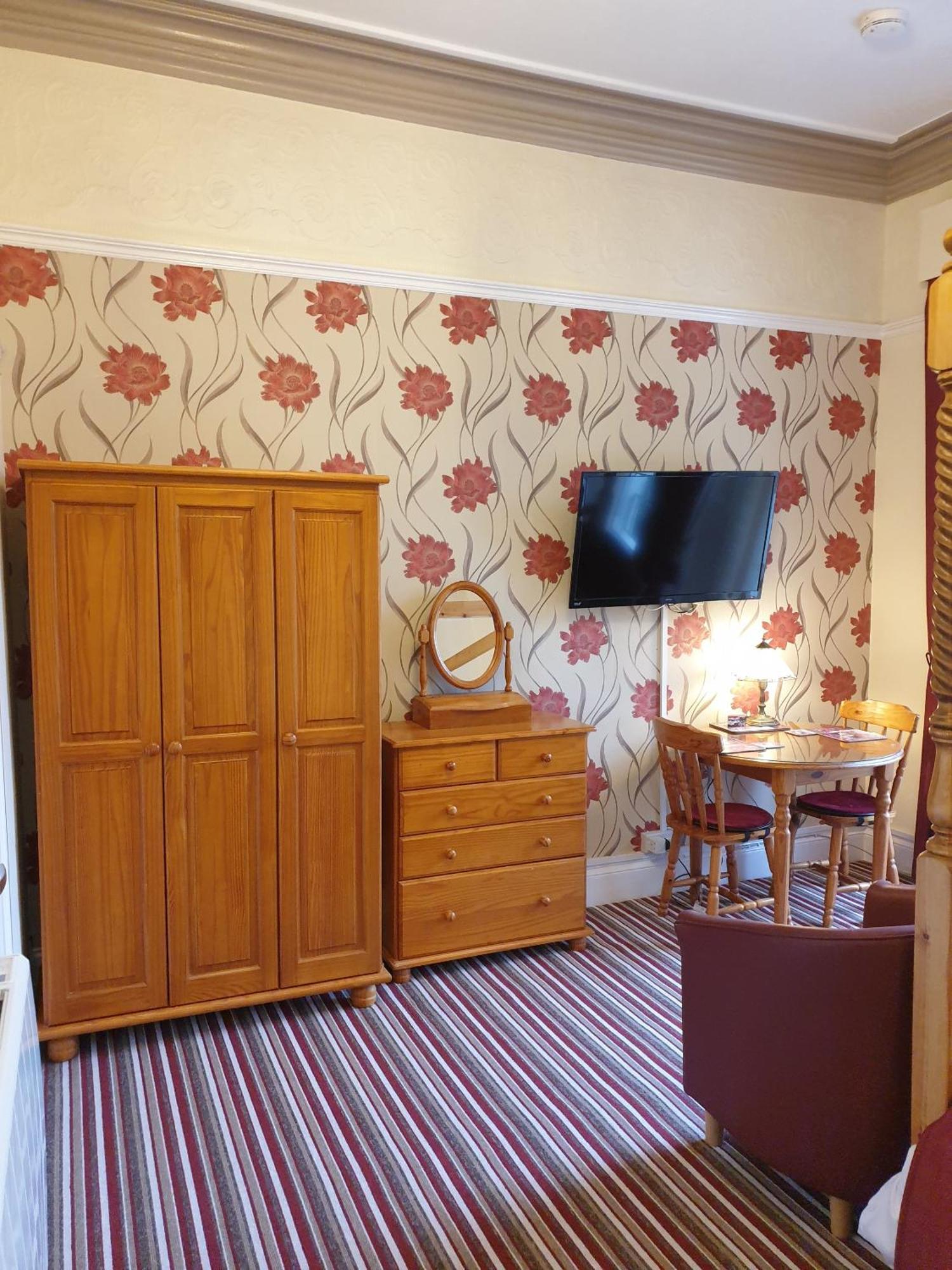 Appletorre House Flats - Pet Friendly And Private Parking Apartment Torquay