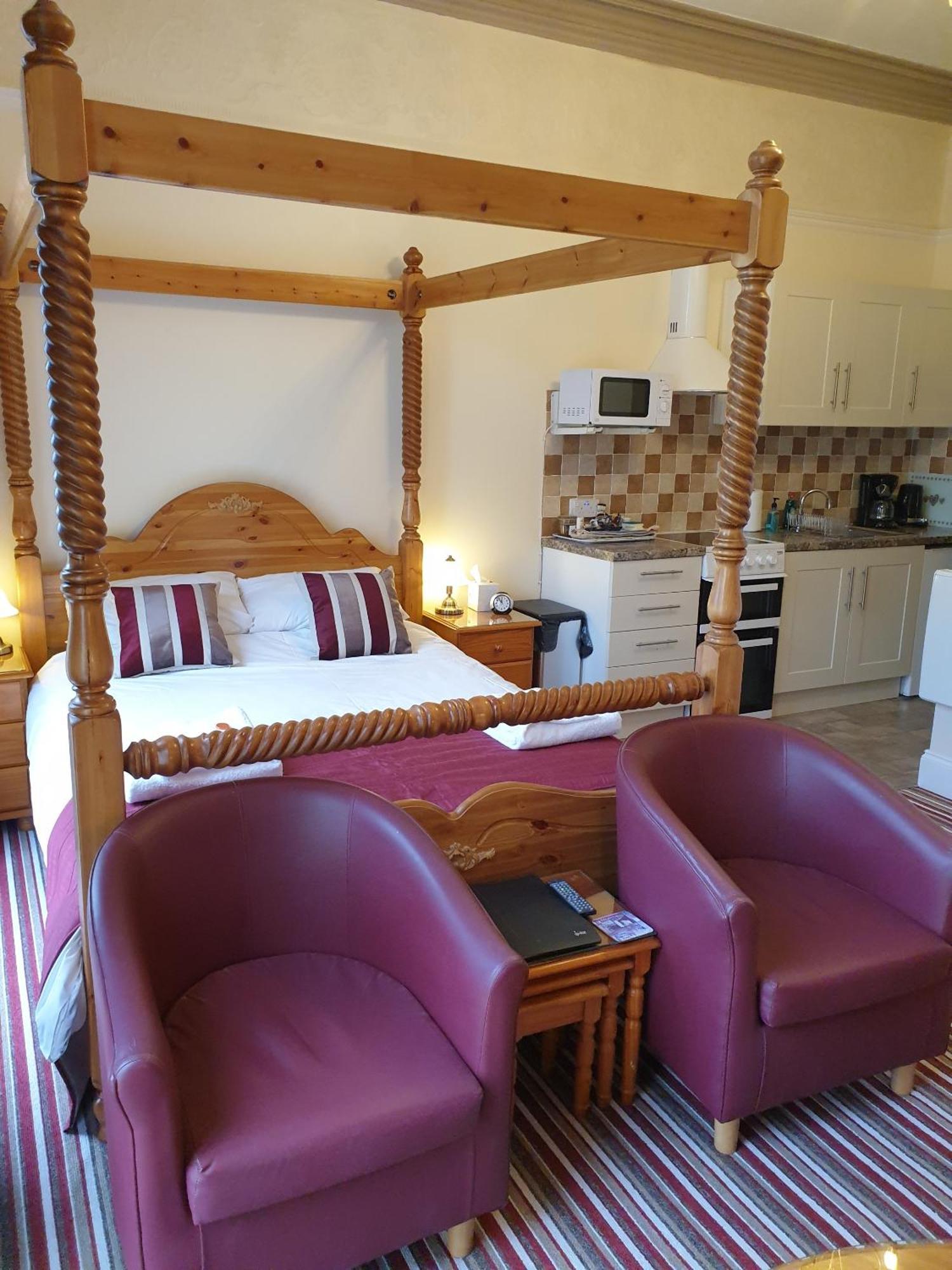 Appletorre House Flats - Pet Friendly And Private Parking *