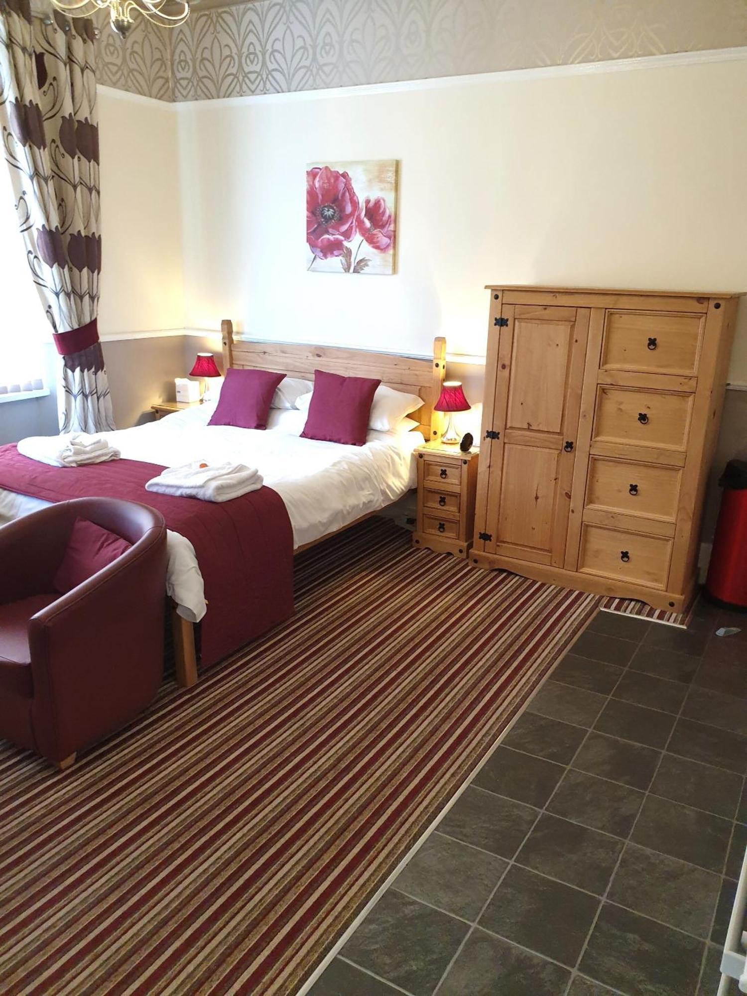 Appletorre House Flats - Pet Friendly And Private Parking *