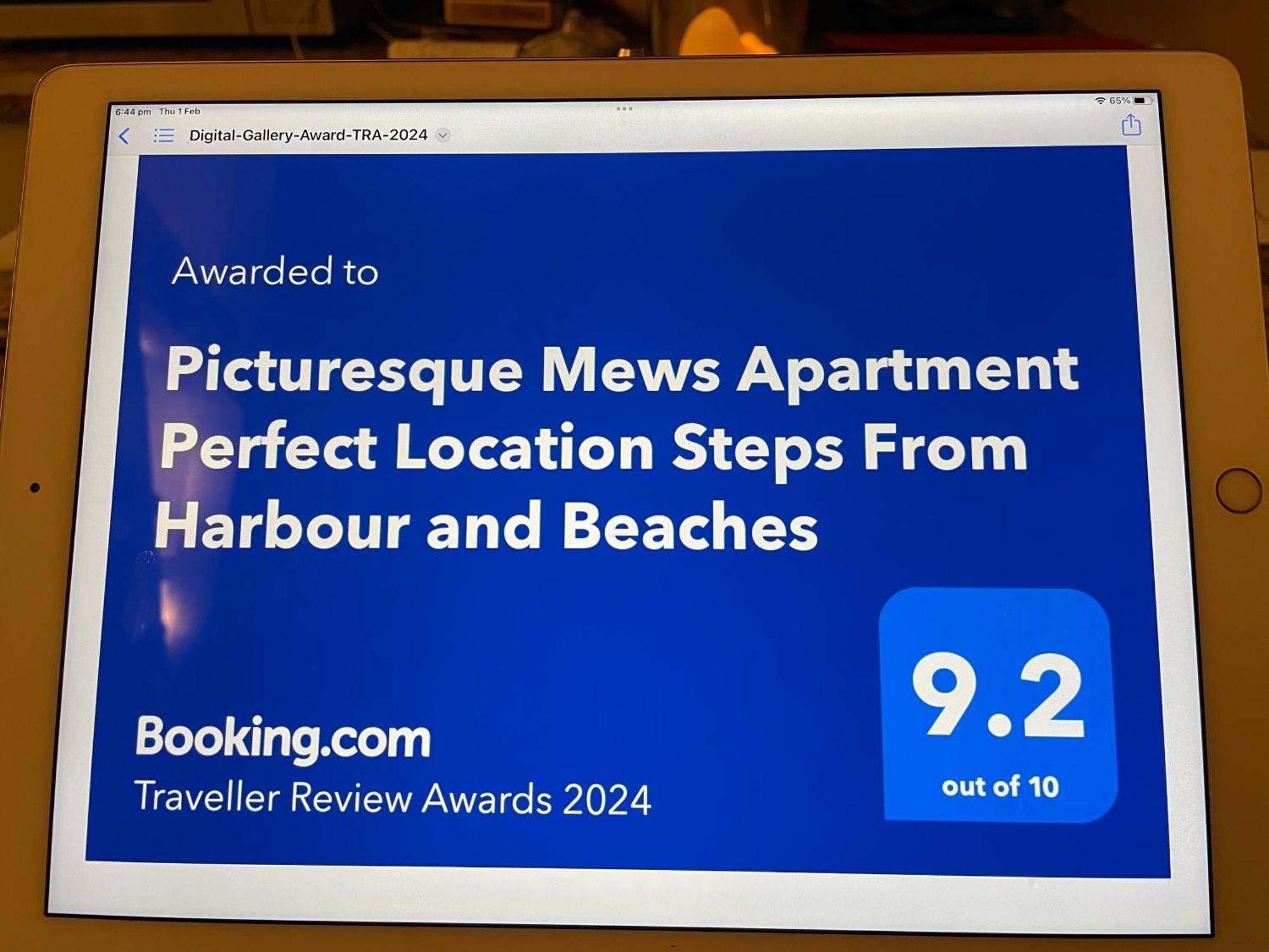 Picturesque Mews Perfect Location Steps From Harbour And Beaches Torquay