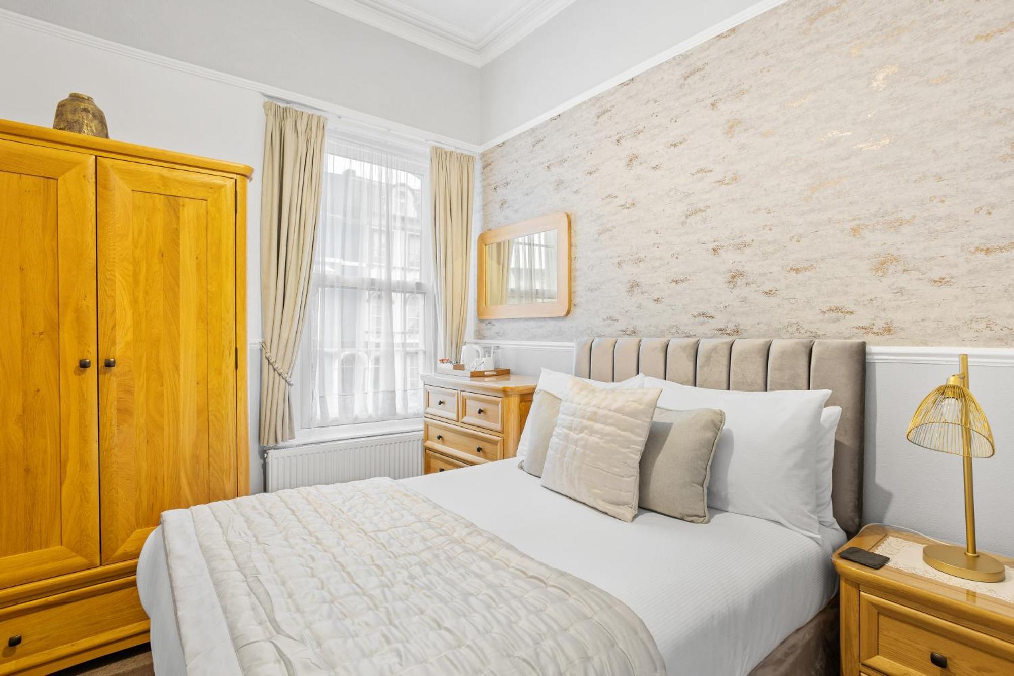Bed & Breakfast Kethla House 4*