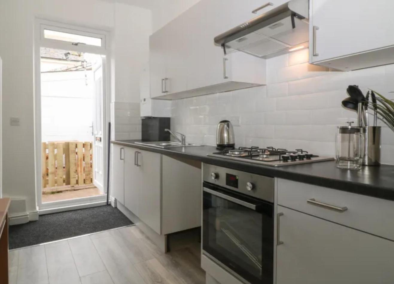 Sandown - 2 Minutes Walk To The Downs, Restaurants Bars & Beaches Torquay