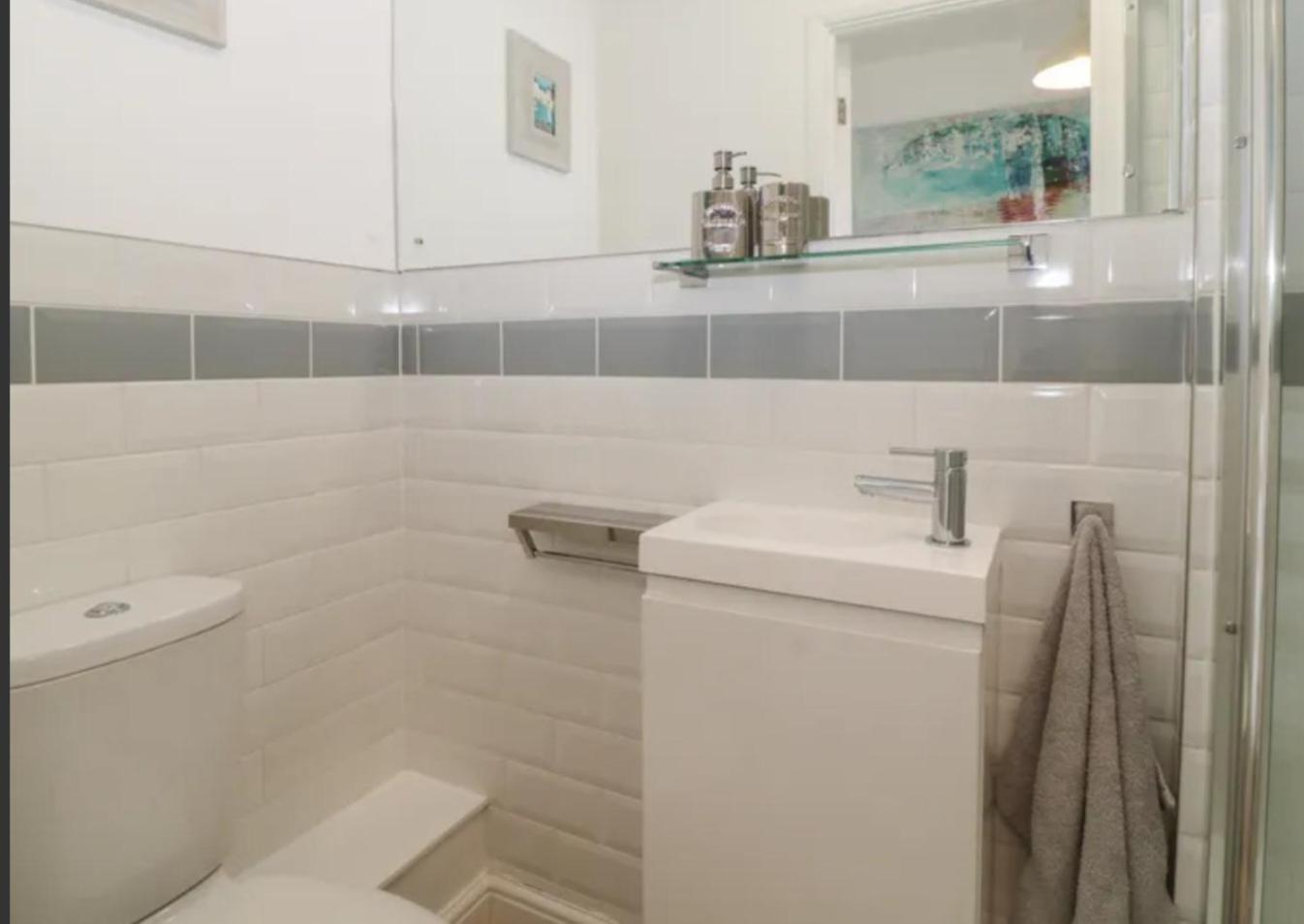 Sandown - 2 Minutes Walk To The Downs, Restaurants Bars & Beaches * Torquay