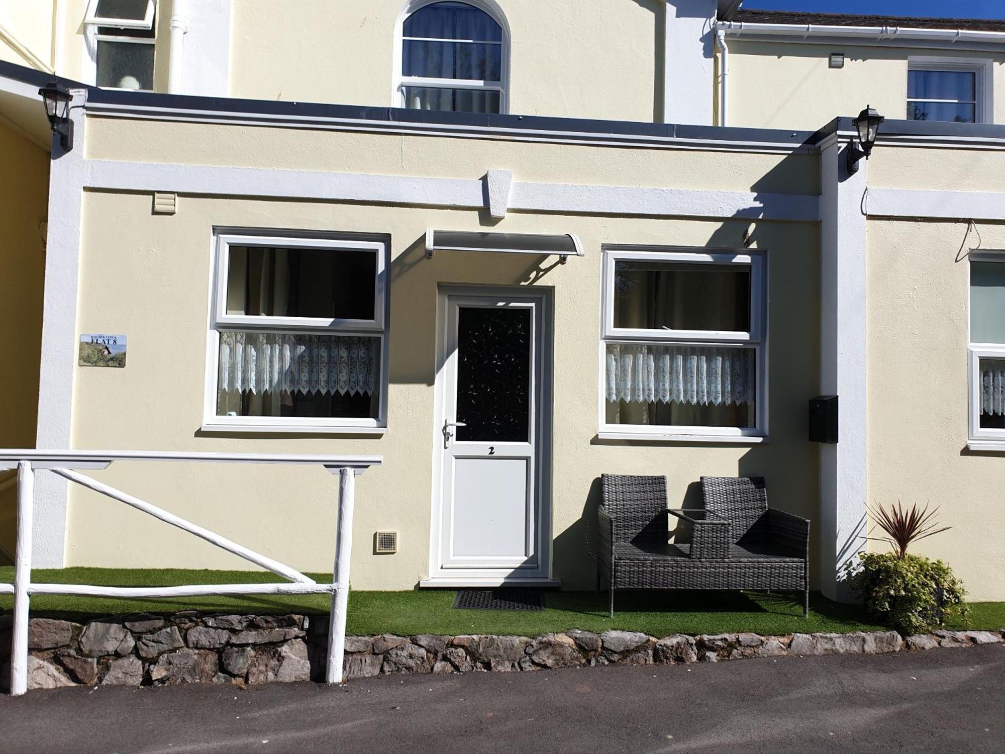 Appletorre House Flats - Pet Friendly And Private Parking Apartment