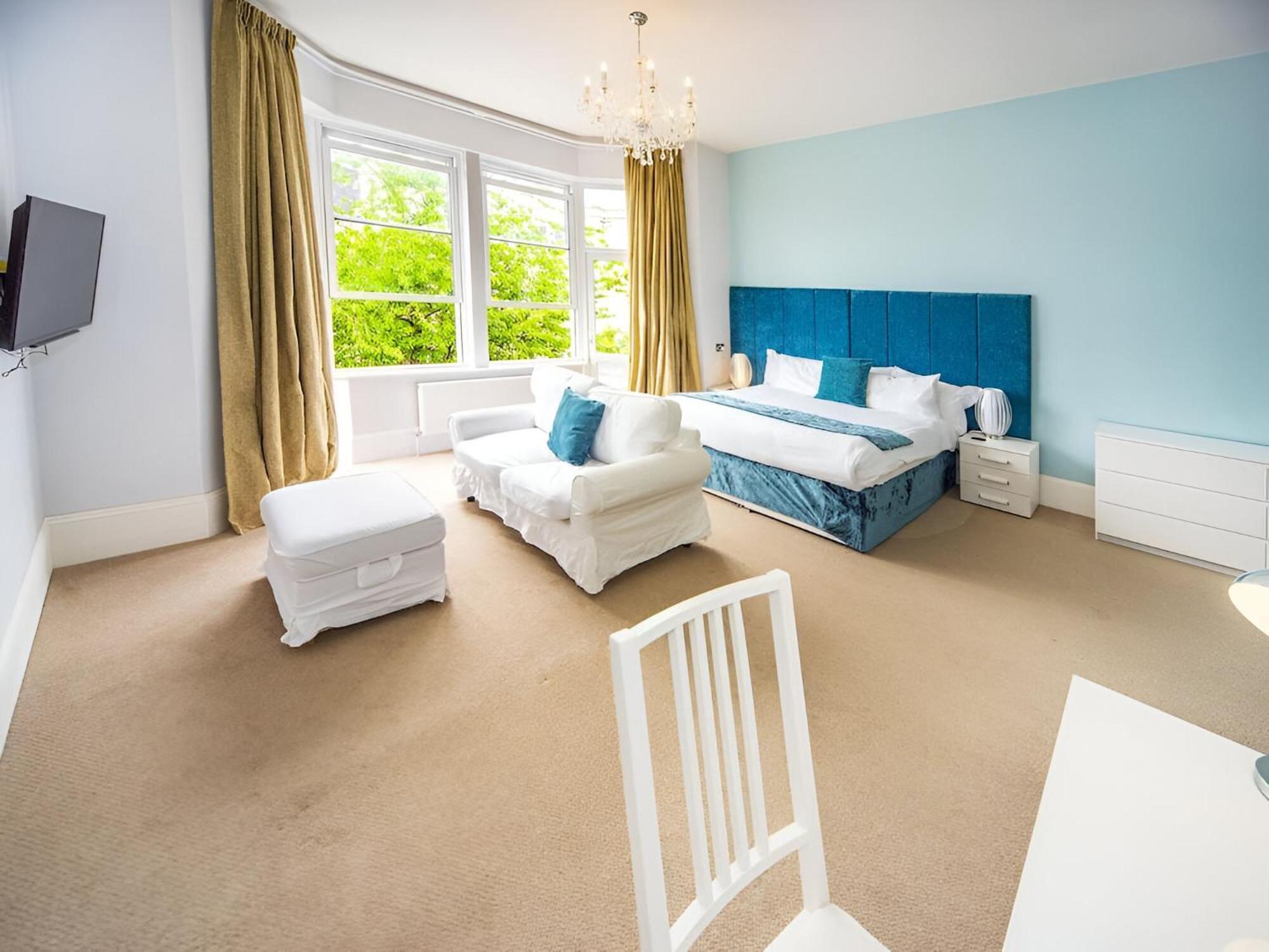 Crofton House Hotel