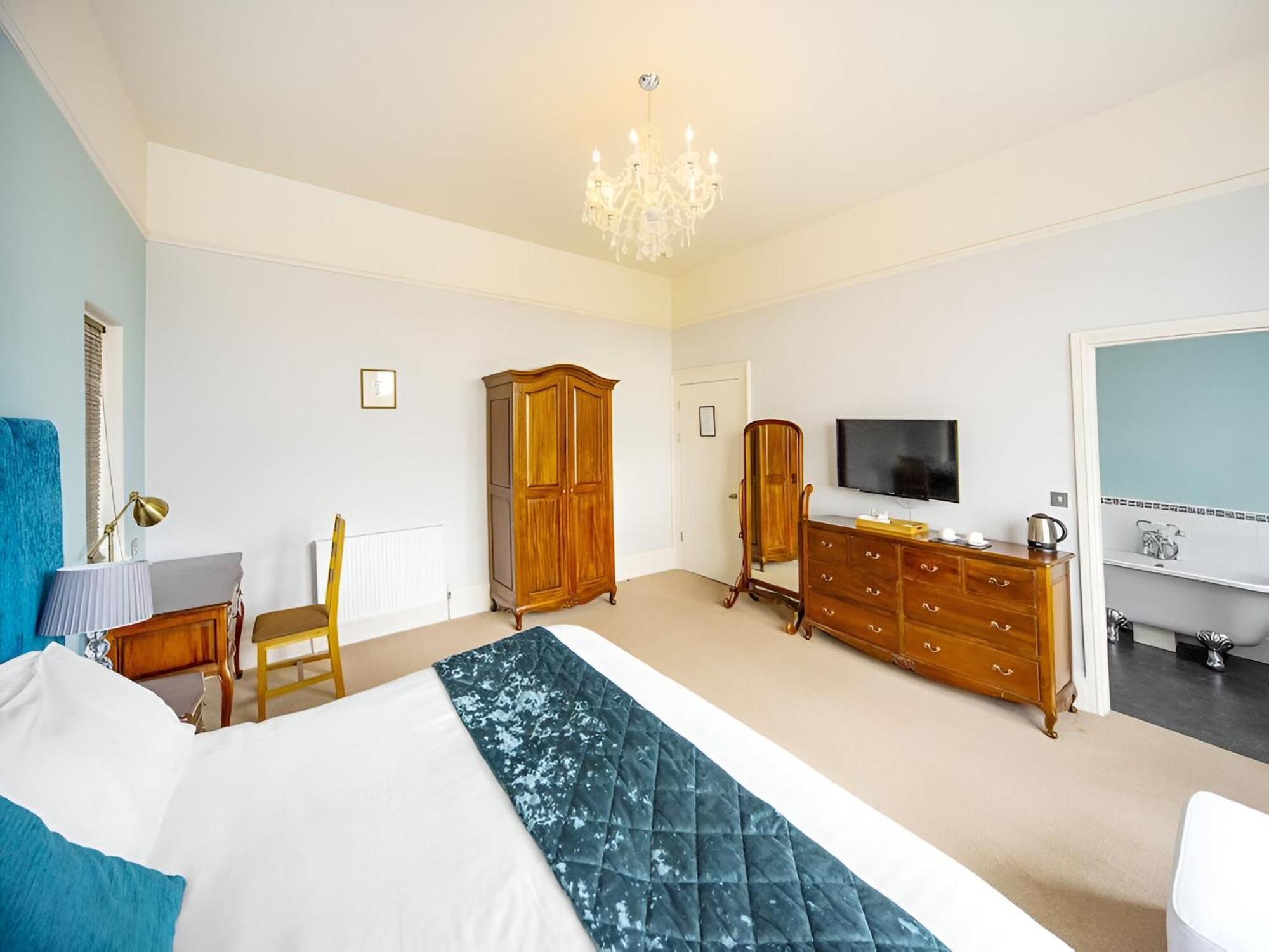 Crofton House Hotel 3*