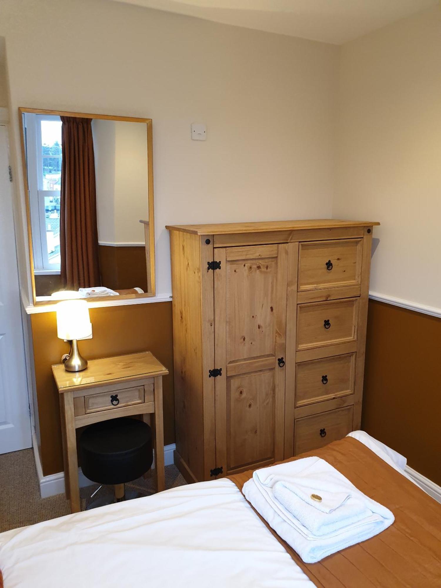 Appletorre House Flats - Pet Friendly And Private Parking Apartment