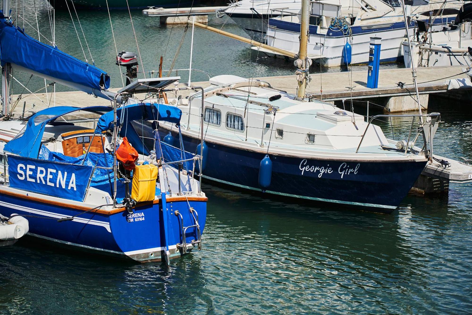 The Moorings - Stylish Duplex On Harbourside Apartment