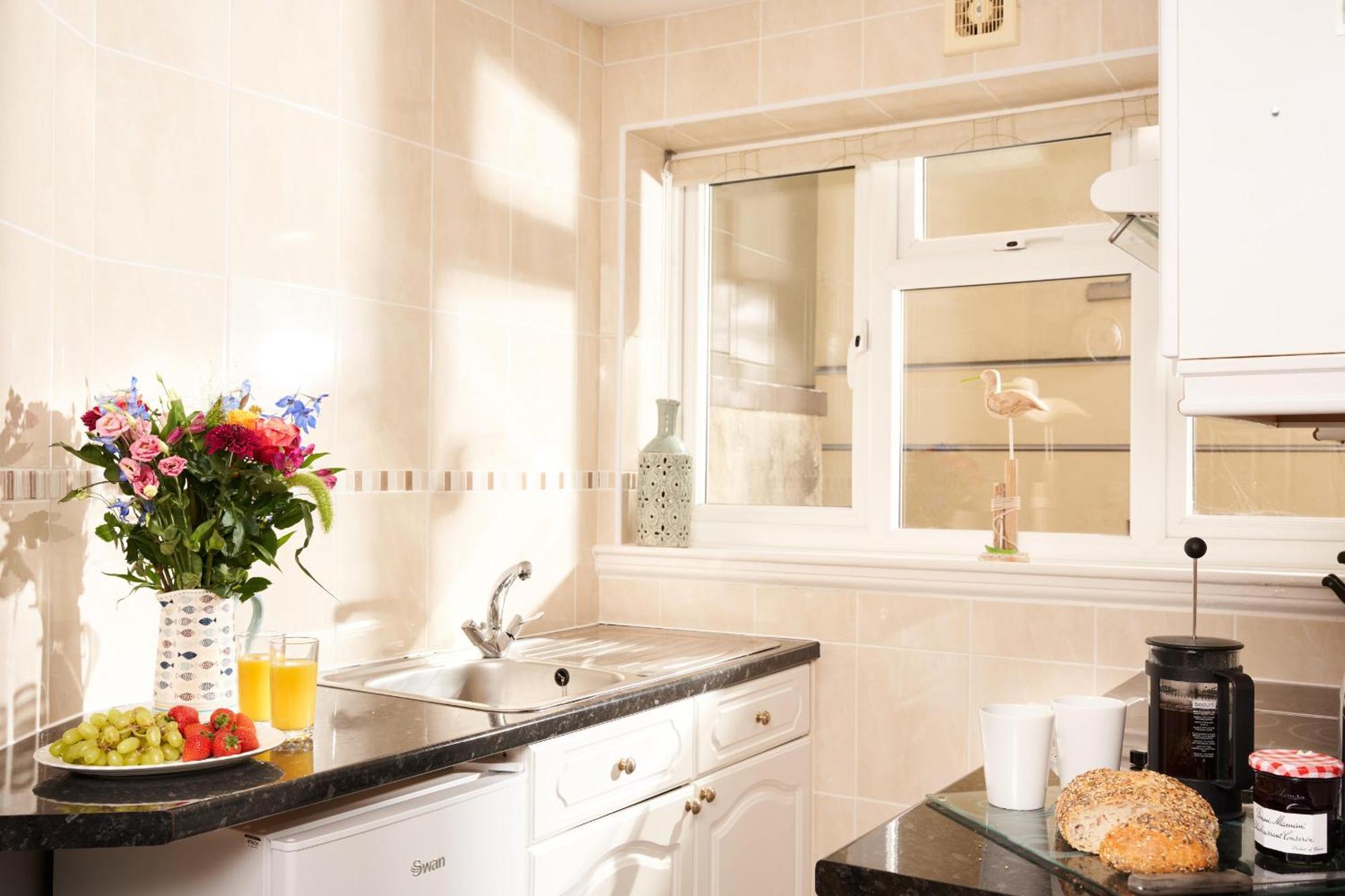 Apartment Bayfort Sea - Comfortable Couples Retreat With Stunning Coastal Views Torquay