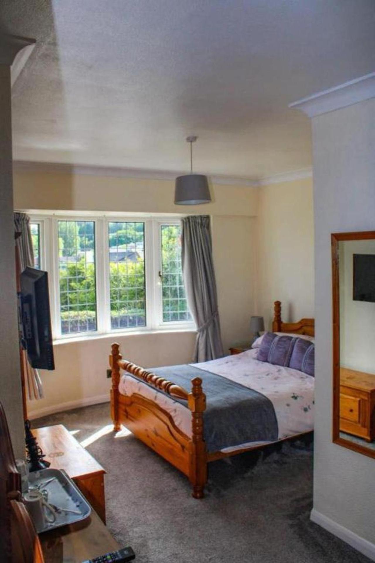 Acomodação com café da manhã  Burleigh House , A Cosy Retreat In Agatha Christie's Hometown 4*