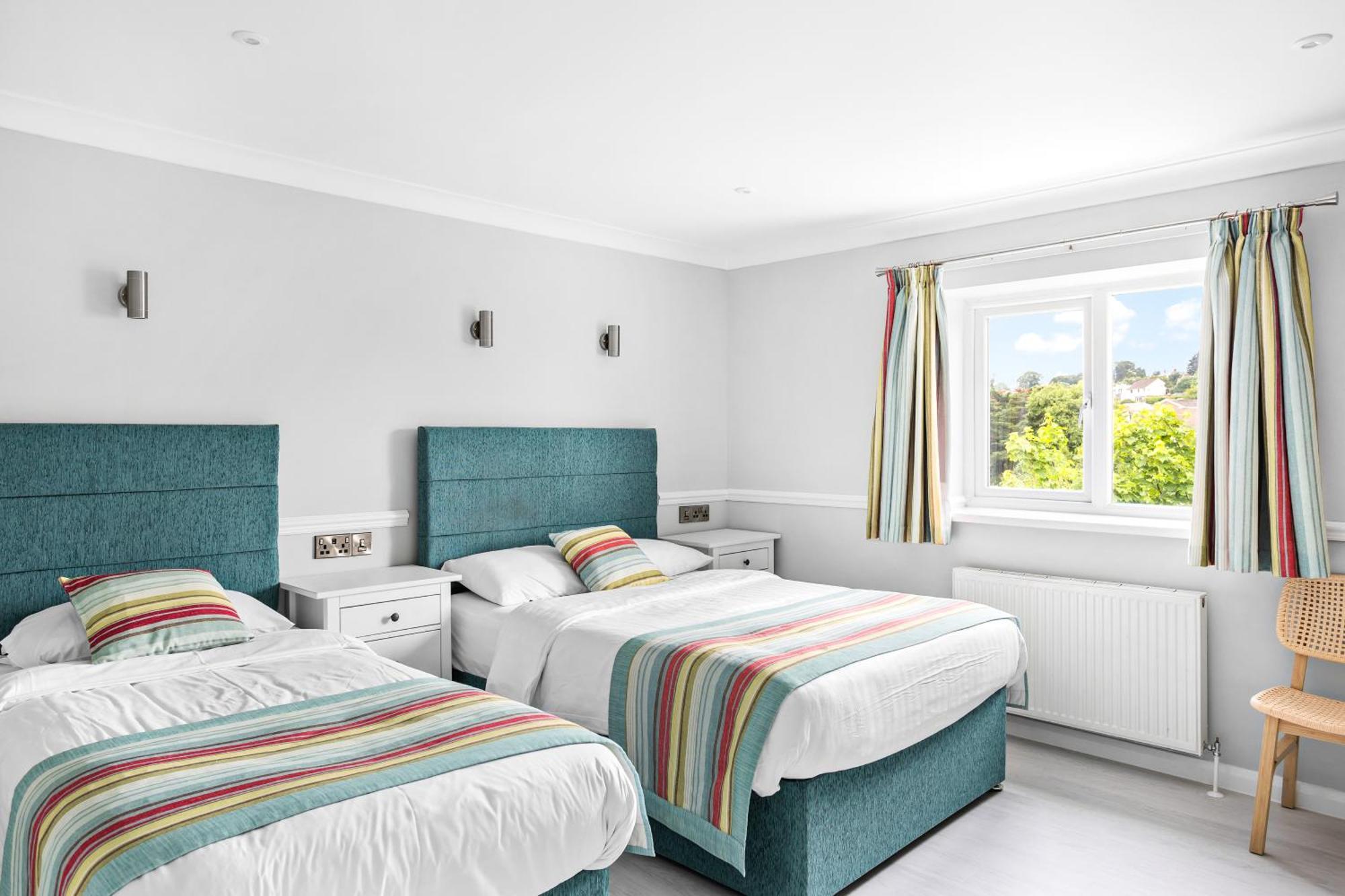 Hotel Waters Edge 2*
