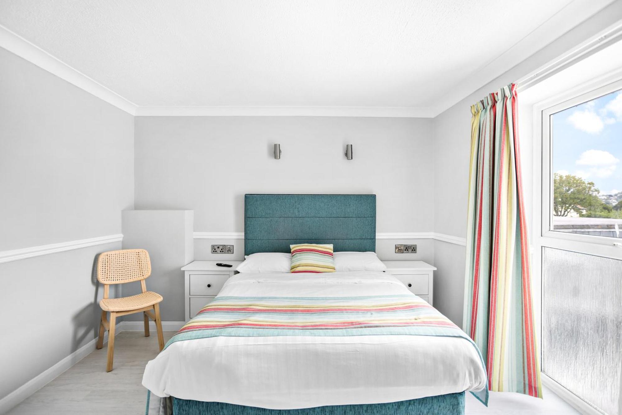 Waters Edge 2* Torquay