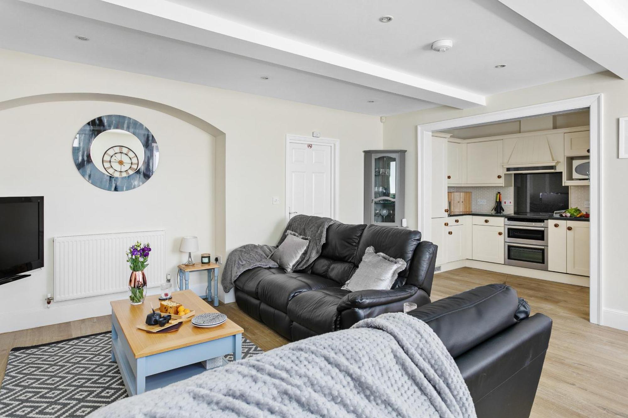 Sovereign House - Close To Harbour With Parking Apartment
