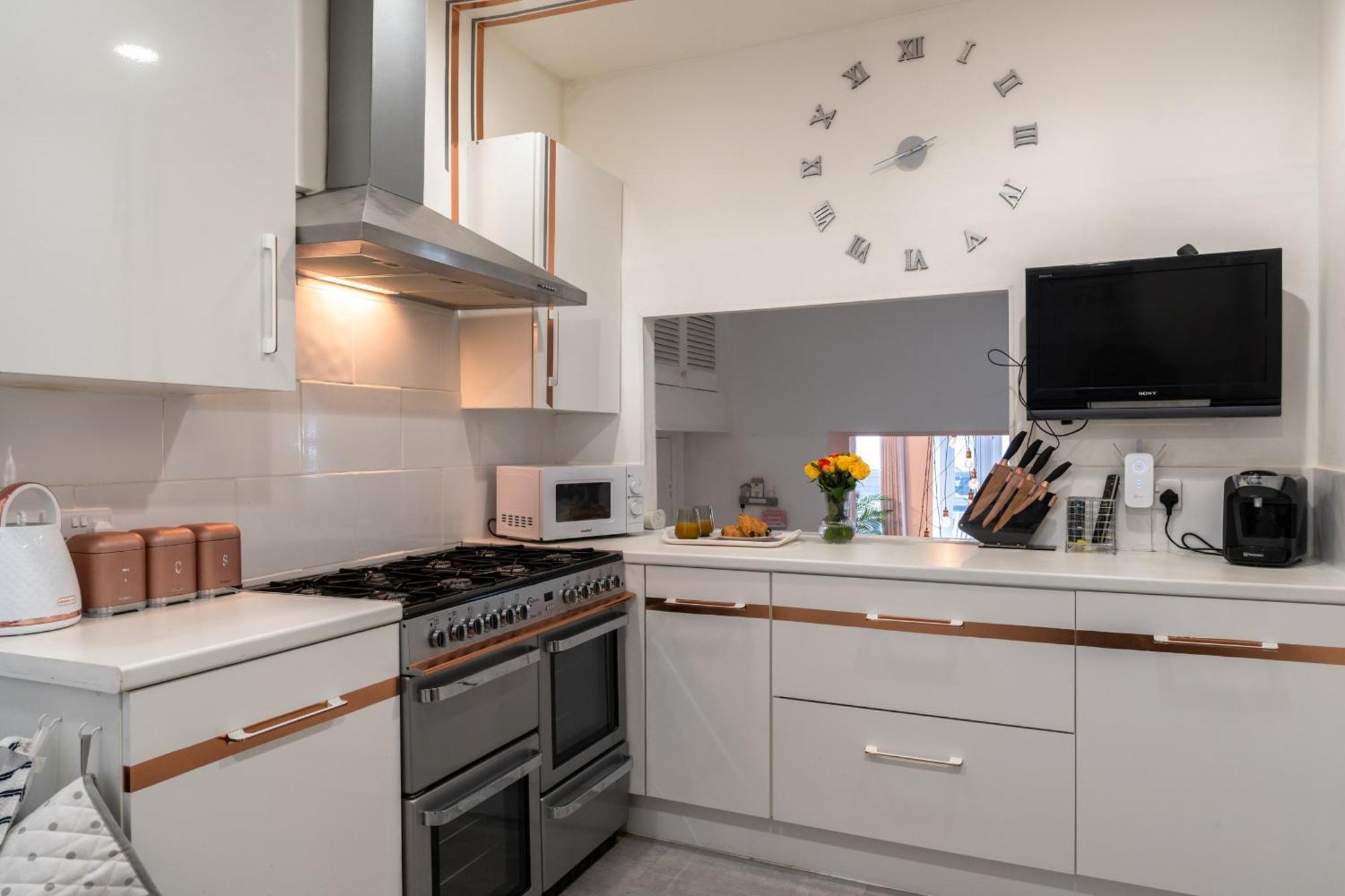Finest Retreats - Harbour's Nest Apartment Torquay