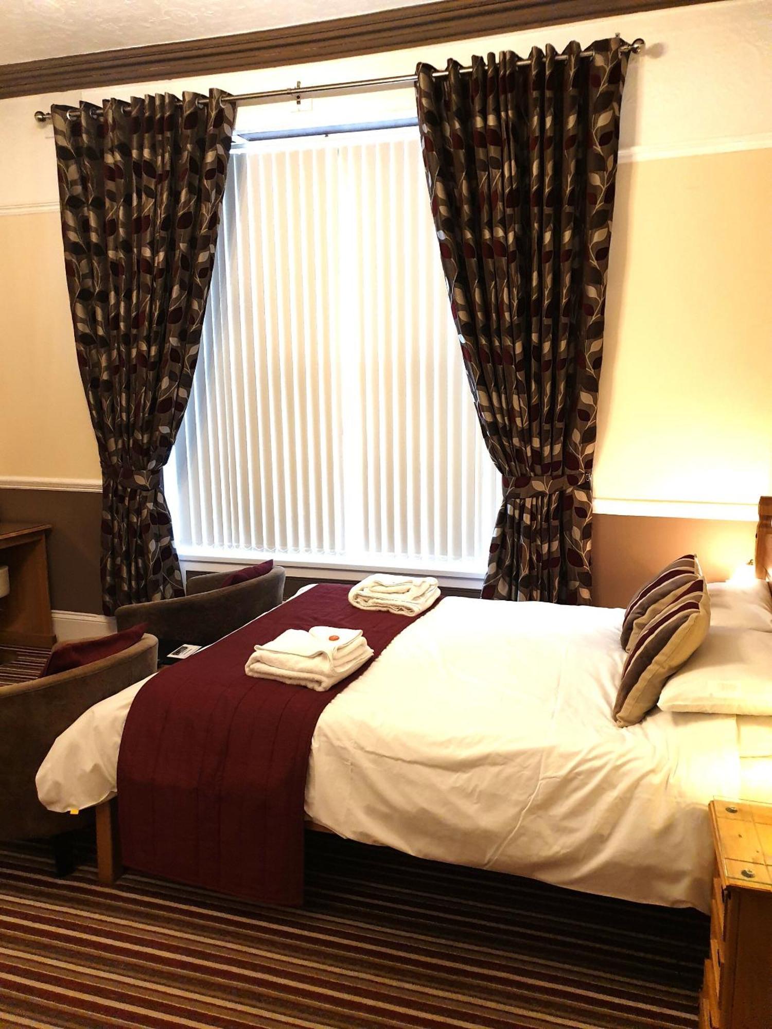 Apartment Appletorre House Flats - Pet Friendly And Private Parking