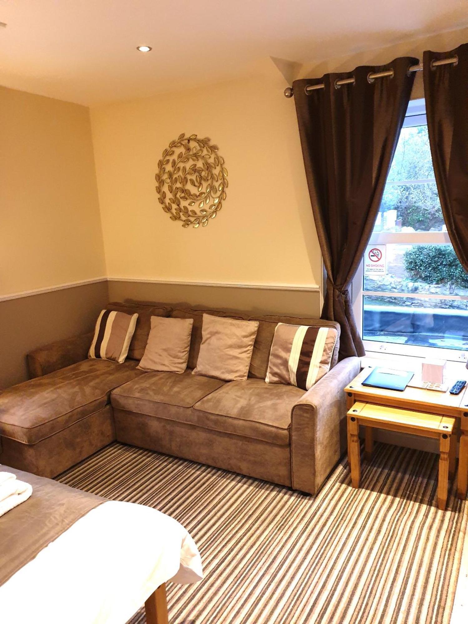 Appletorre House Flats - Pet Friendly And Private Parking Apartment *