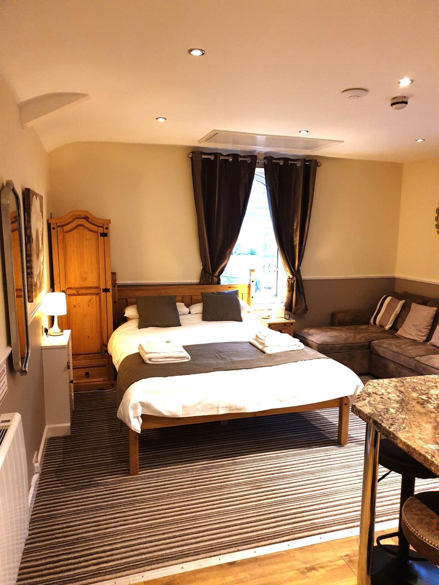 Apartment Appletorre House Flats - Pet Friendly And Private Parking *