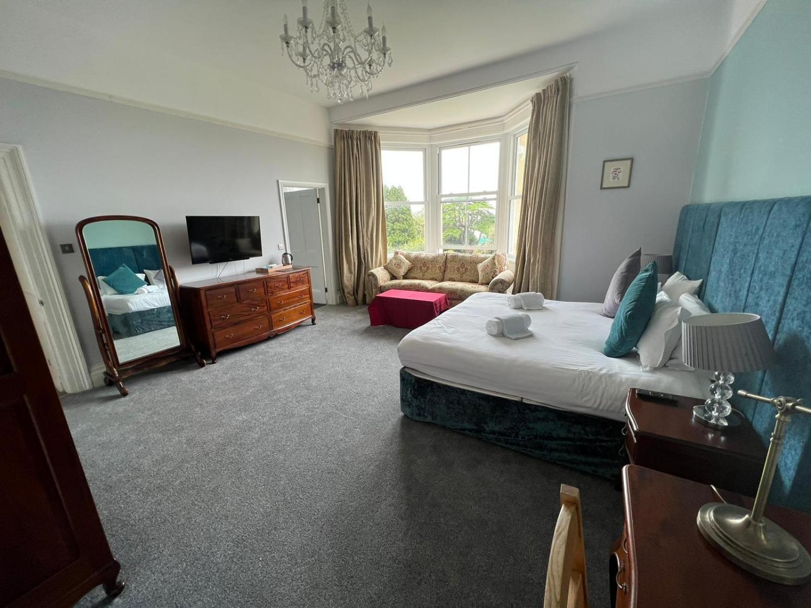 Crofton House 3*