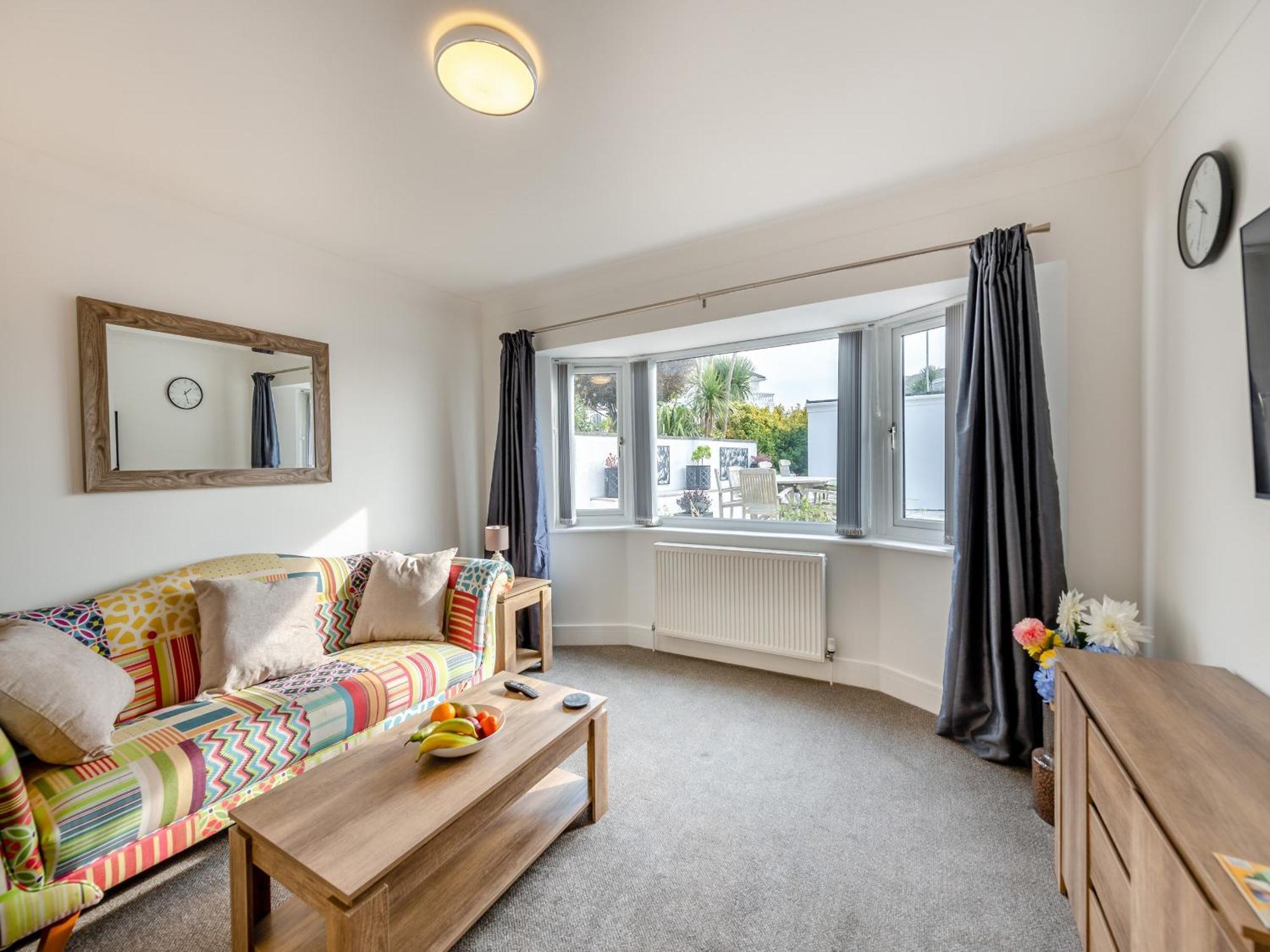 Lyndhurst Apartment *