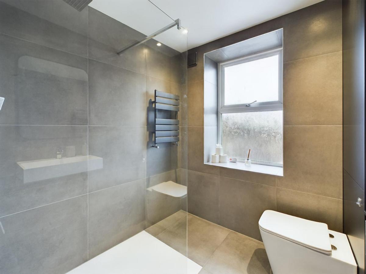 The Seaside Manor - - 3 Bed - Free Parking