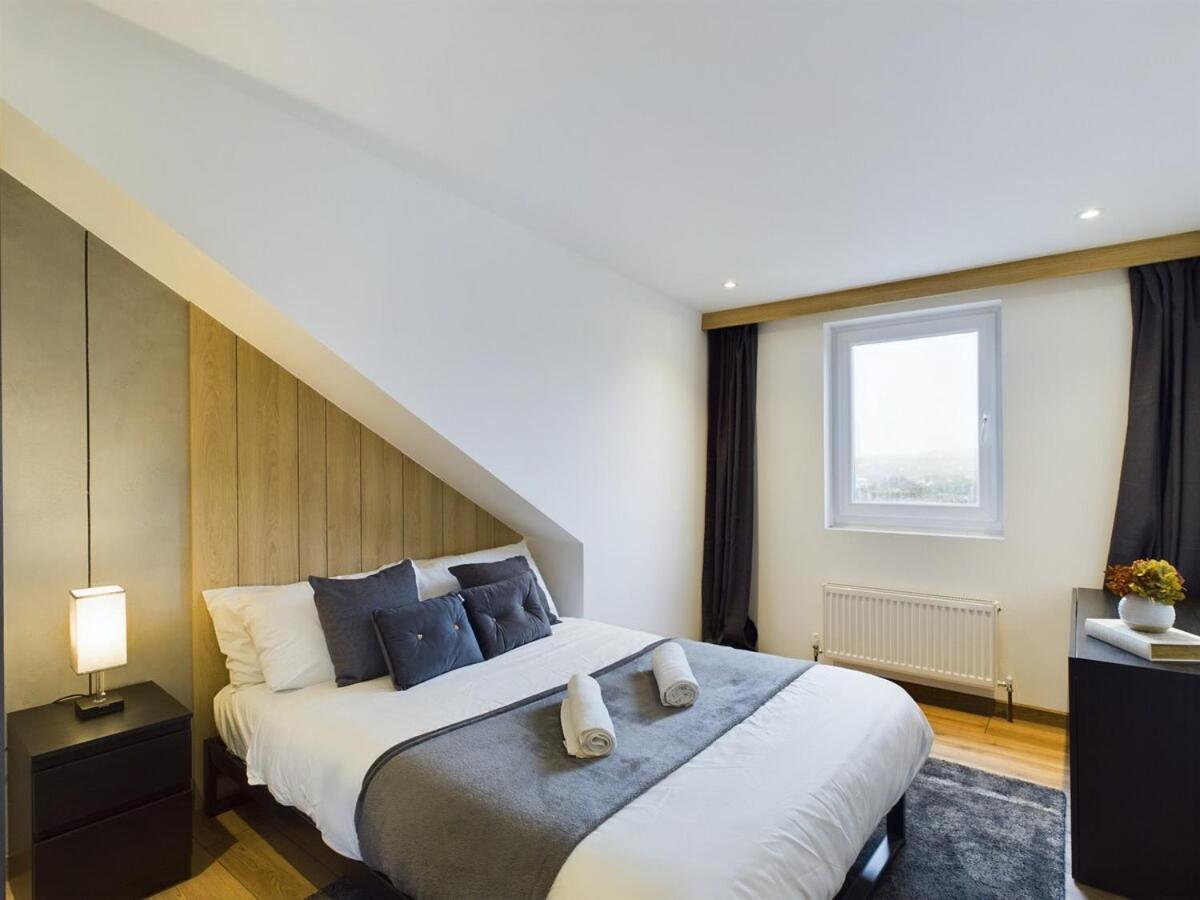 The Seaside Manor - - 3 Bed - Free Parking Apartment *