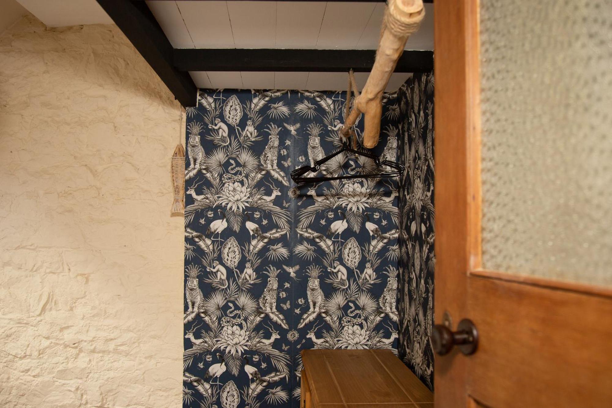 Quirky Boutique 1840s Stable *