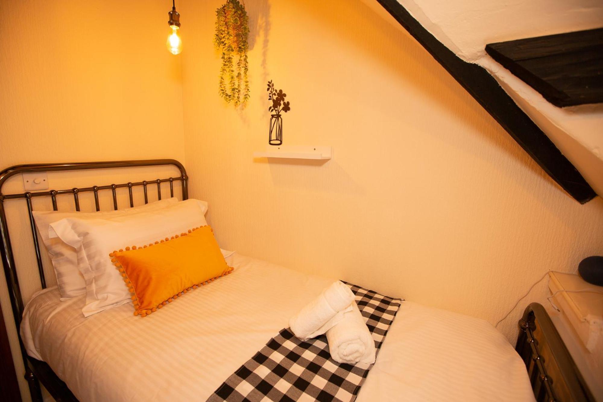 Quirky Boutique 1840s Stable * Torquay