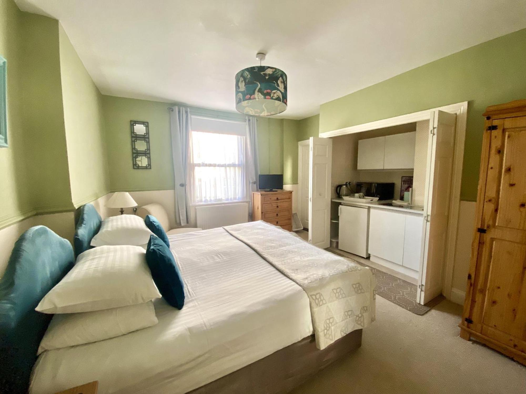 Buckingham 4* Torquay