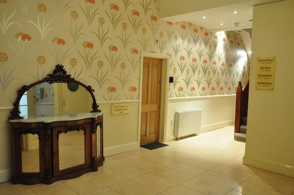 Sea-la-vie 9 Astor House *