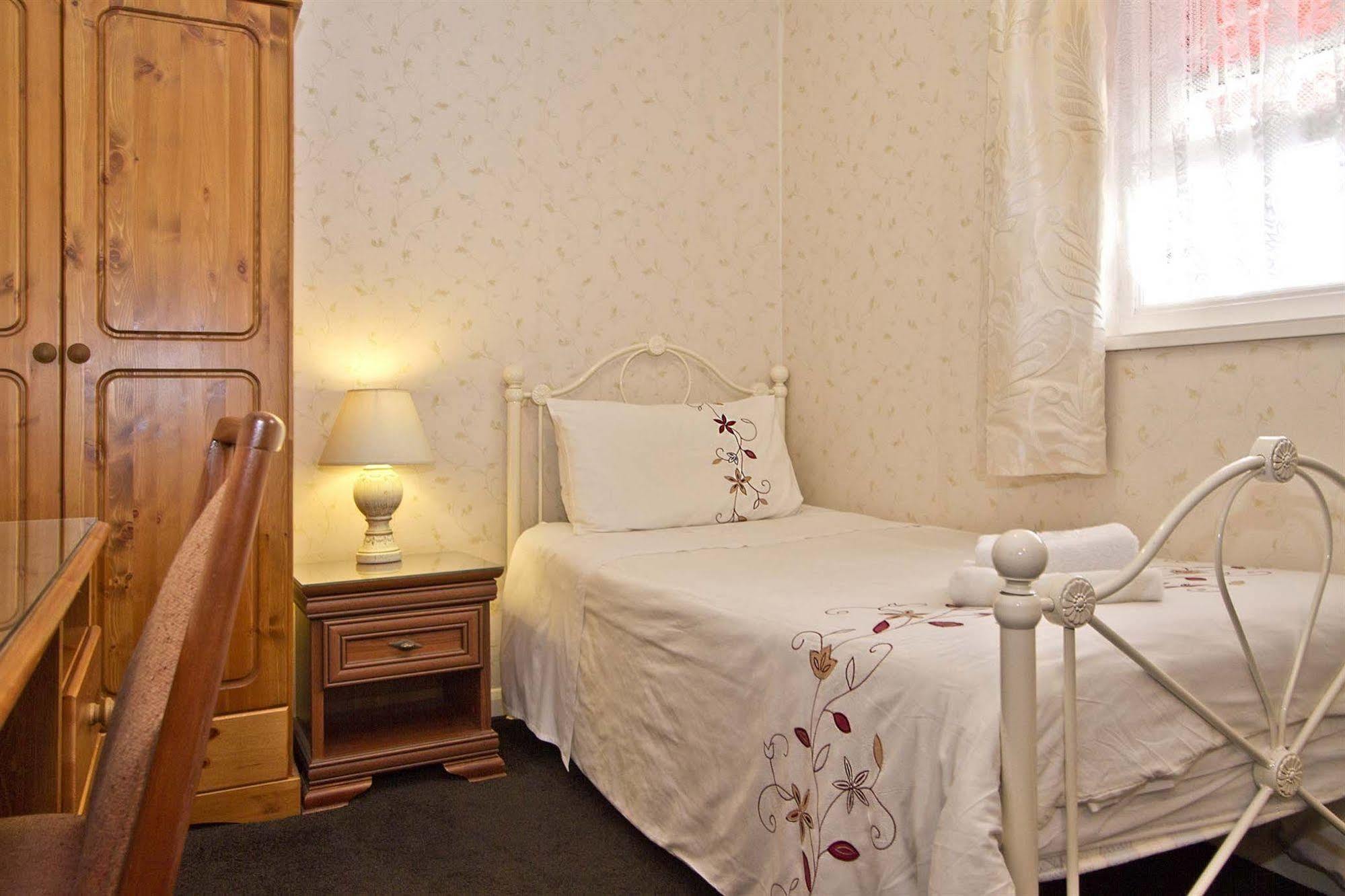 Ashurst Guest house 3*