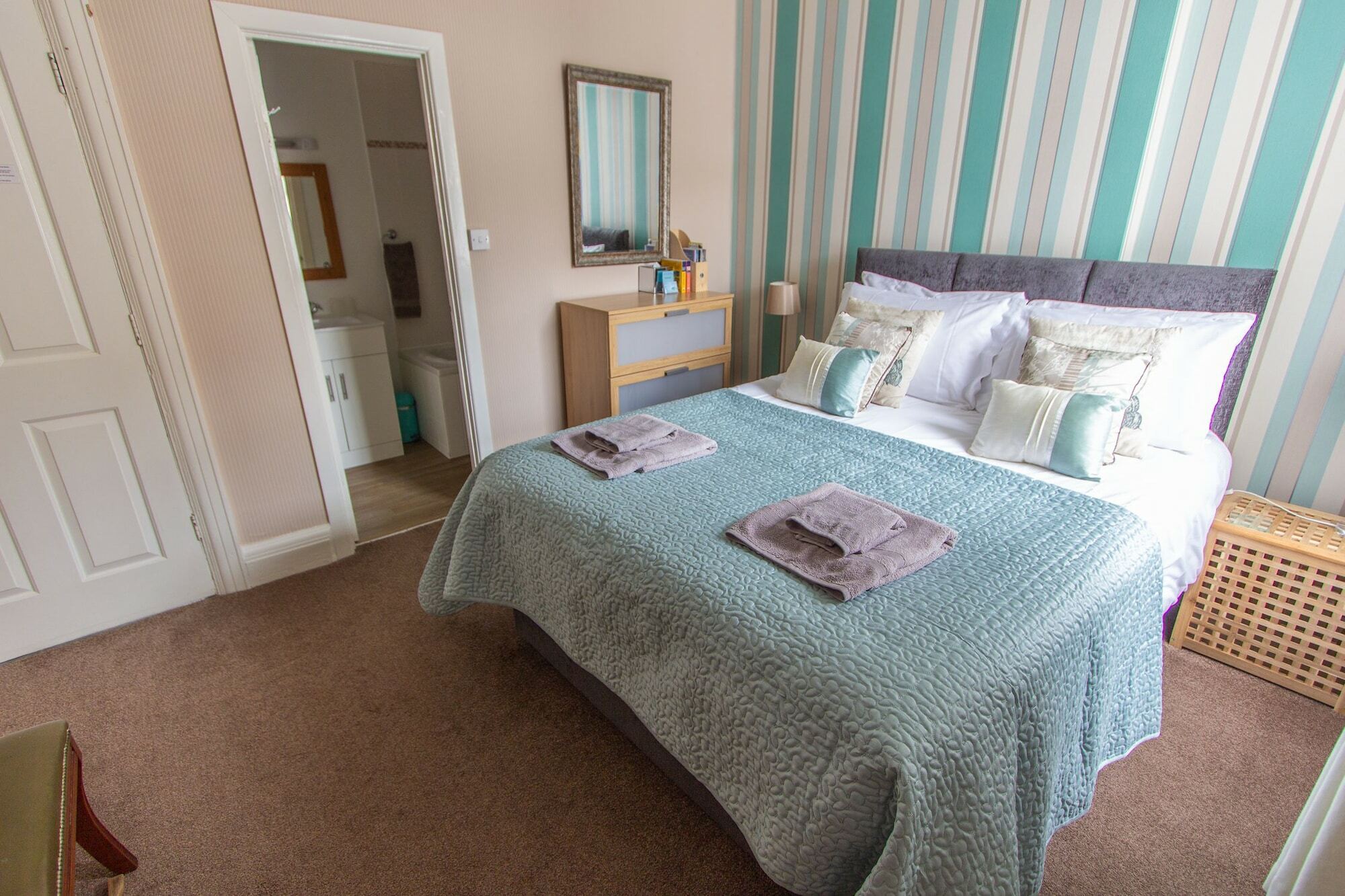 Harbour Heights 3*