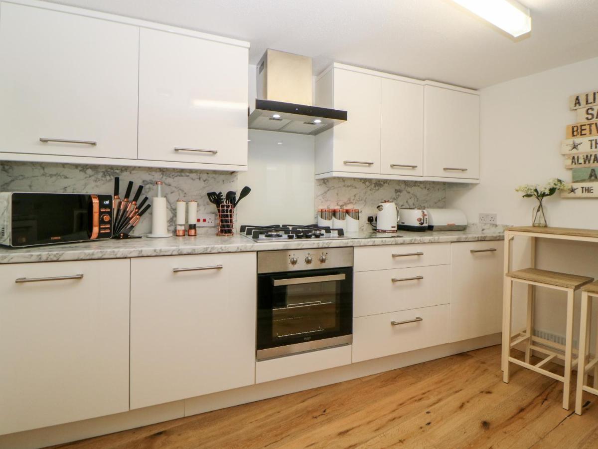 Cove Apartment *