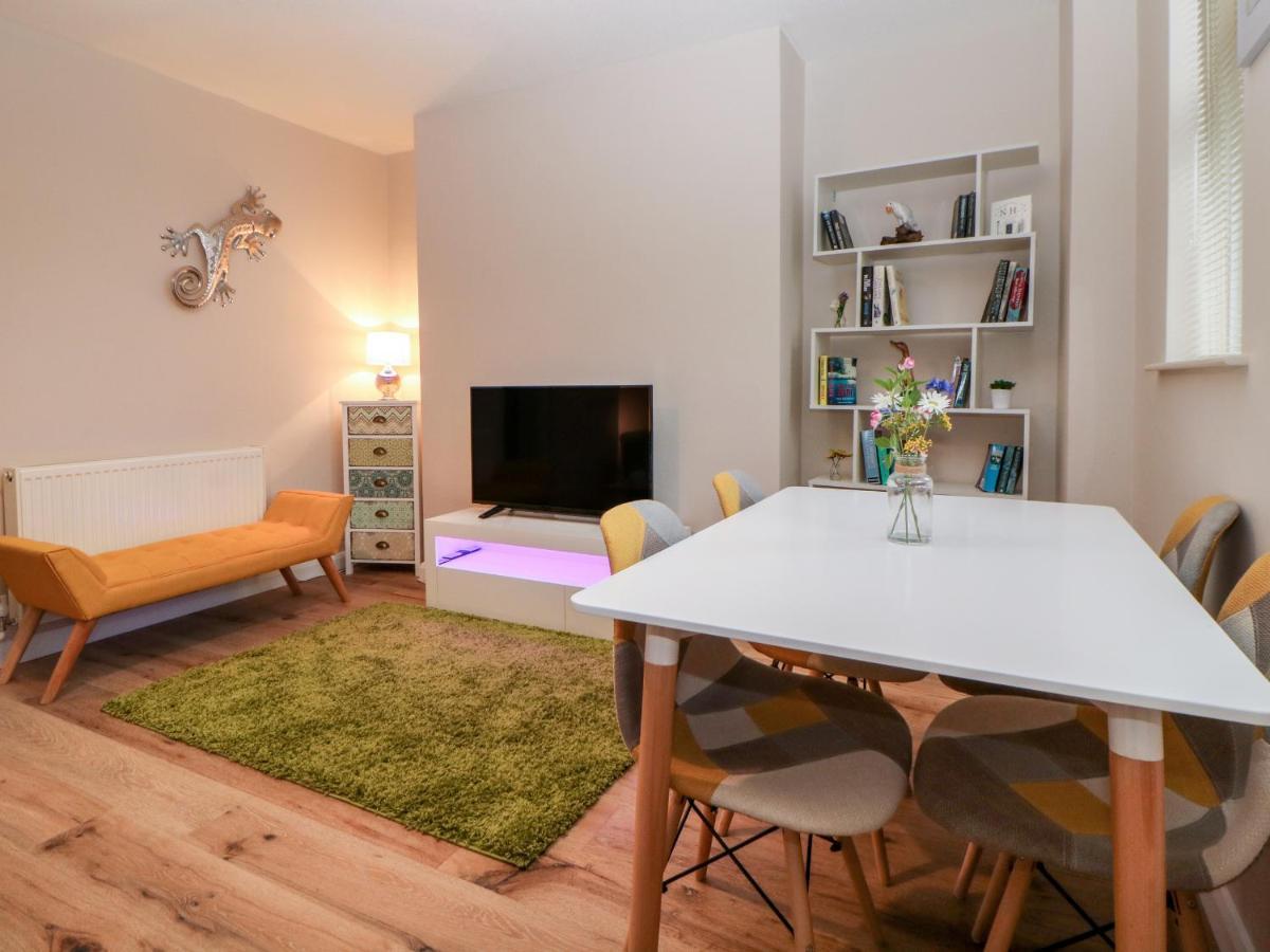 Cove Apartment *