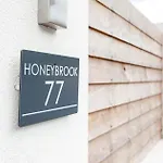 Honeybrook - Cosey Detached Home, Modern, Spacious