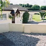 Crossways & Sea View Holiday Apartments