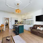 Loveliest Homes Torquay - 3 Bed, 2 Bathroom, Balcony, Parking