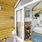 The Boathouse - Panoramic Sea View Retreat, Near Town, Marina & Beach, With Parking