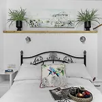 The Boathouse - Panoramic Sea View Retreat, Near Town, Marina & Beach, With Parking