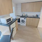 Harbour Steps - Torquay Luxury Apartment - Balcony, Free Parking, Netflix & Wifi