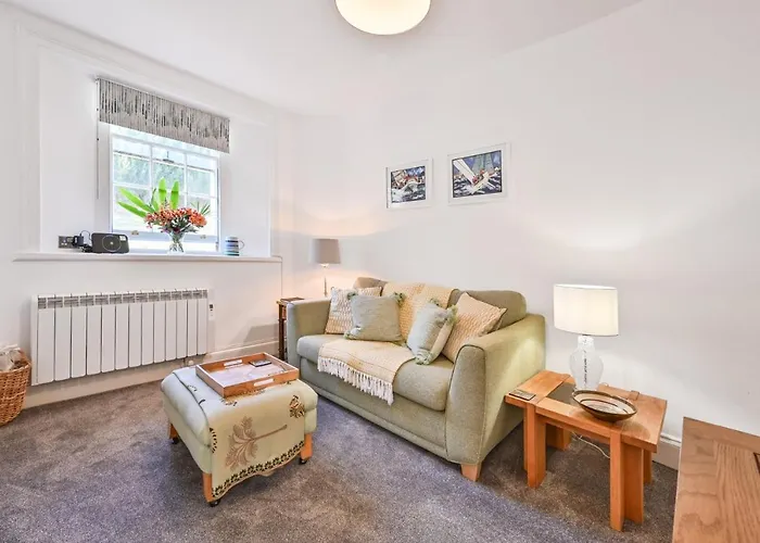 Tramontane Apartment At Hesketh Crescent