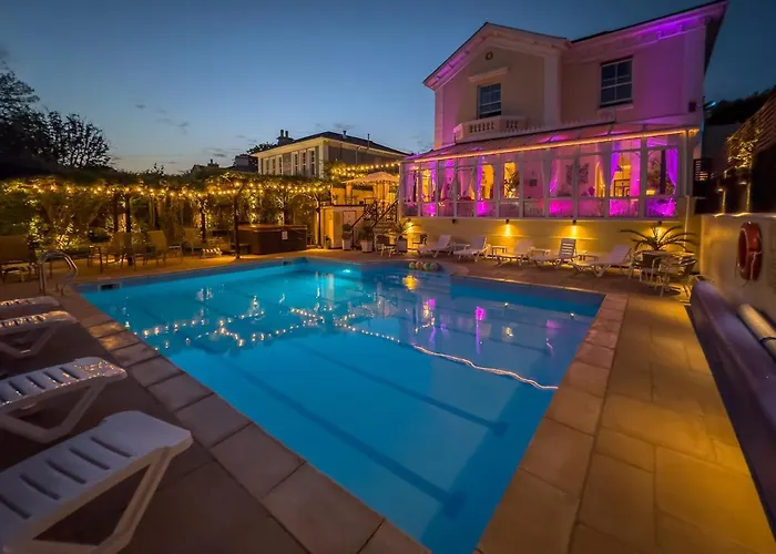 Riviera Lodge Hotel