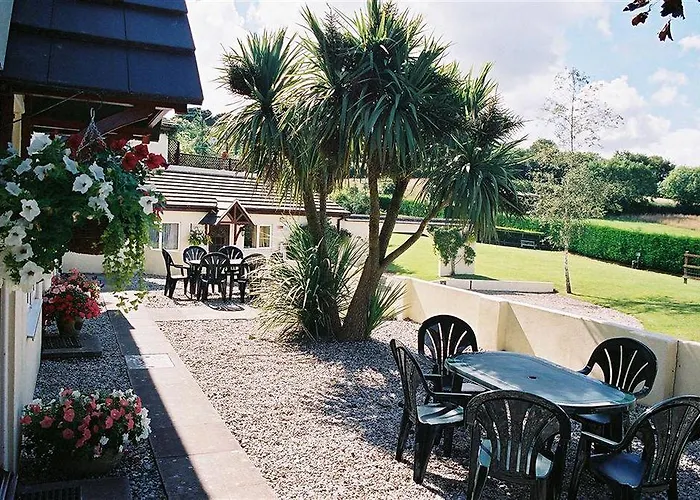 Crossways & Sea View Holiday Apartments