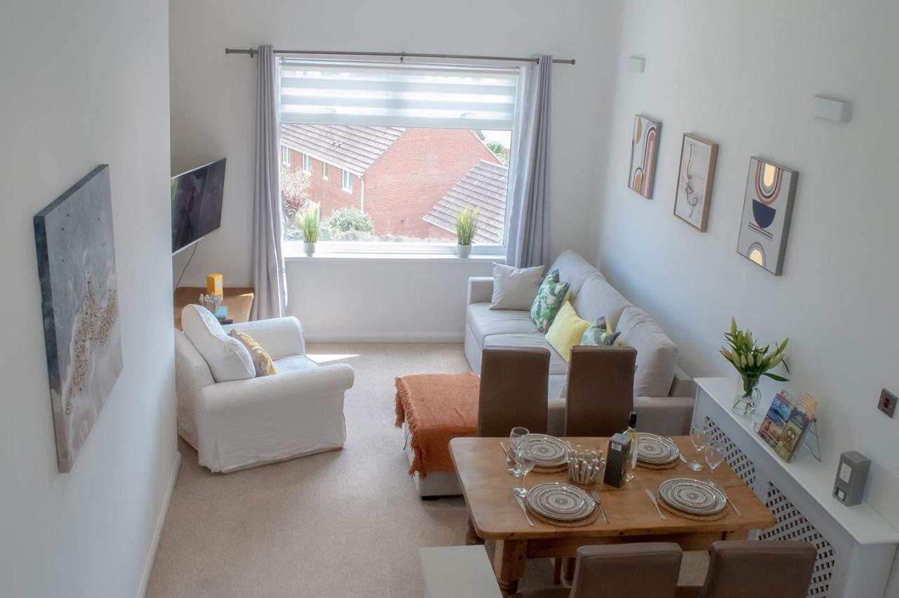 Bed& Boujee With Sea Views Apartment